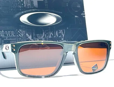 Oakley Holbrook Square Sunglasses – Color: Olive, Size: Medium